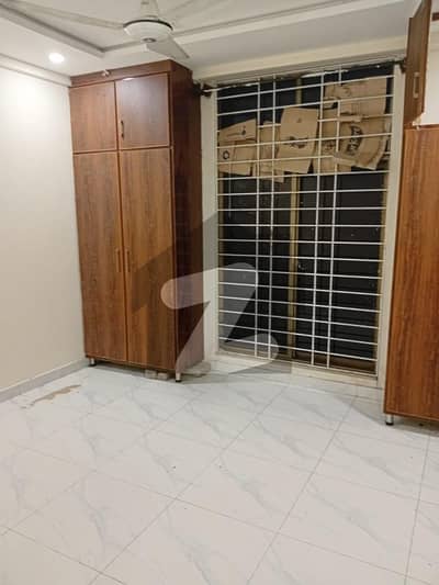سی بی آر ٹاؤن فیز 1 - بلاک بی سی بی آر ٹاؤن فیز 1,سی بی آر ٹاؤن,اسلام آباد میں 2 کمروں کا 4 مرلہ فلیٹ 35.0 ہزار میں کرایہ پر دستیاب ہے۔ سی بی آر ٹاؤن فیز 1 - بلاک بی سی بی آر ٹاؤن فیز 1,سی بی آر ٹاؤن,اسلام آباد میں 2 کمروں کا 4 مرلہ فلیٹ 35.0 ہزار میں کرایہ پر دستیاب ہے۔