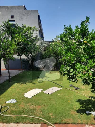 1 Kanal Well Maintained House For Sale