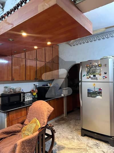A House Of 2200 Square Feet In Kamran Chowrangi