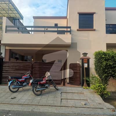 10 MARLA 3 BEDROOM APARTMENT AVAILABLE FOR RENT