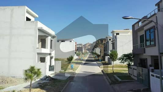BEAUTIFUL PLOT FOR SALE ON PRIME LOCATION