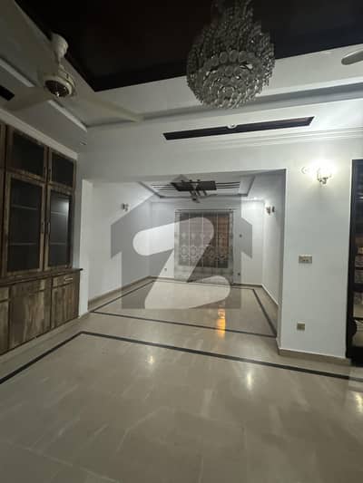 10 Marla House Available For Sale 10 Marla House Available For Sale