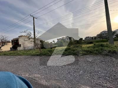 5 Marla Plot Available for Sale in I-16