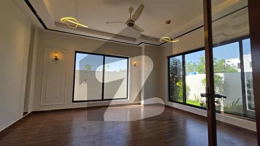 500 Sq Yd Luxury Villa FOR SALE. 2km From Entrance Of BTK. 6 Bed DDL 2 Kitchens