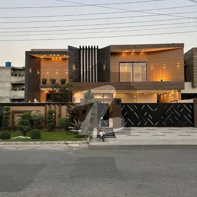 ویلینشیاء ہاؤسنگ سوسائٹی لاہور میں 5 کمروں کا 1 کنال مکان 8.9 کروڑ میں برائے فروخت۔