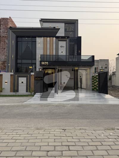 10 Marla Ultramodern House In Prime Location For Sale In Central Park Lahore