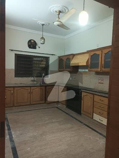 ای ۔ 11 اسلام آباد میں 3 کمروں کا 14 مرلہ بالائی پورشن 1.2 لاکھ میں کرایہ پر دستیاب ہے۔