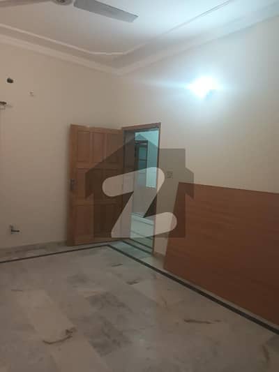 ای ۔ 11 اسلام آباد میں 3 کمروں کا 14 مرلہ بالائی پورشن 1.2 لاکھ میں کرایہ پر دستیاب ہے۔