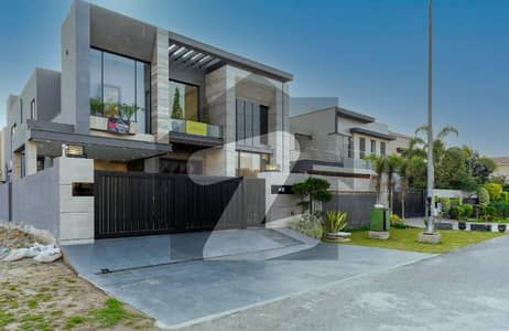 1-Kanal Fully Furnished Luxury House Double Height Lobby Open TV Lounge Prime Location