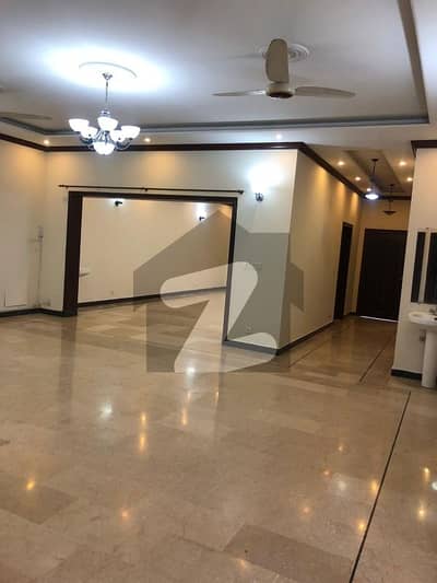 40x80 Upper portion For Rent in G13