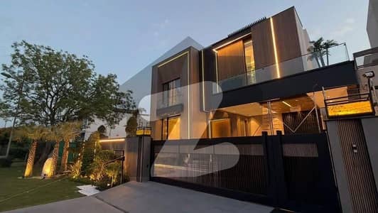1 Kanal Double Gate Corner House For Rent In DHA Phase 1