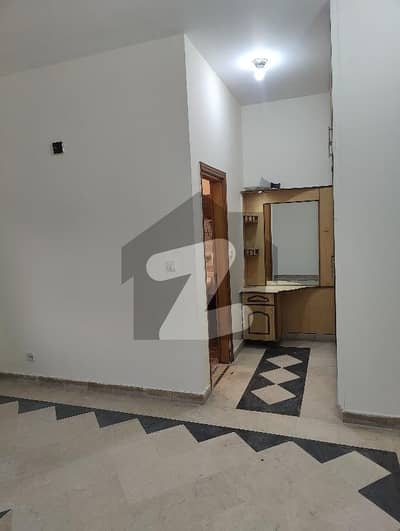 سوان گارڈن ۔ بلاک ڈی سوان گارڈن,اسلام آباد میں 7 کمروں کا 1 کنال مکان 1.6 لاکھ میں کرایہ پر دستیاب ہے۔