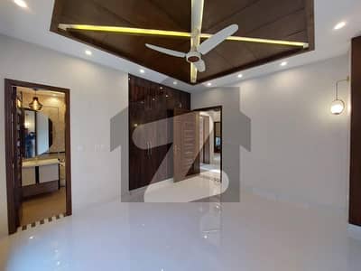 10 MARLA LUXURY BEAUTIFUL FULL HOUSE FOR RENT BAHRIA TOWN LAHORE