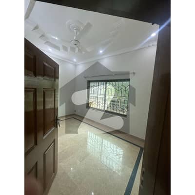 Solid 1 Kanal Used House Triple Storey For Sale In G13 Solid 1 Kanal Used House Triple Storey For Sale In G13