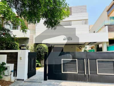 1 KANAL ELEGANT SUPER HOT LOCATED BUNGALOW IS AVAILABLE IN THE BEST BLOCK OF DHA LAHORE | ACs Installed