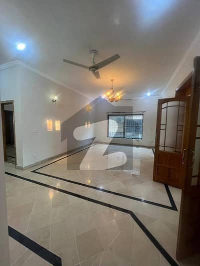گرین ایونیو اسلام آباد میں 5 کمروں کا 11 مرلہ مکان 7.5 کروڑ میں برائے فروخت۔
