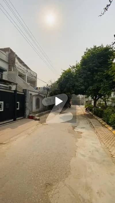 خان ویلیج ملتان میں 3 کمروں کا 7 مرلہ مکان 2.0 کروڑ میں برائے فروخت۔