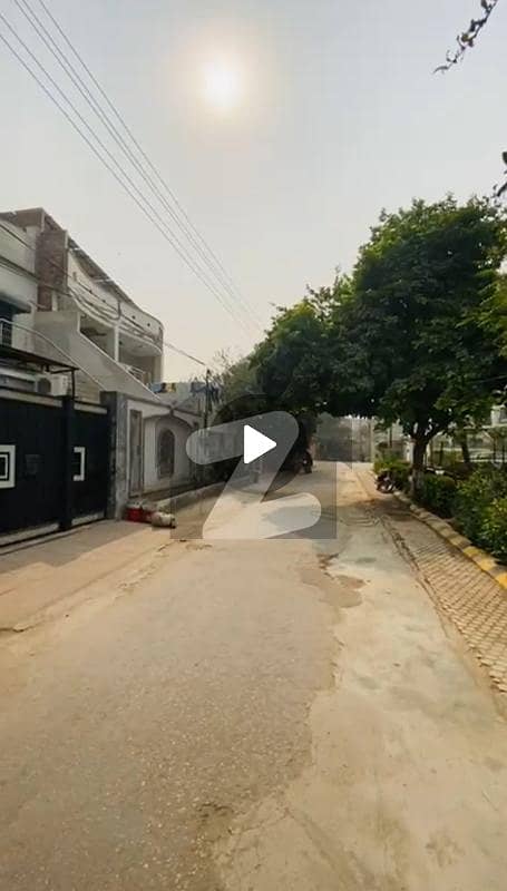 خان ویلیج ملتان میں 3 کمروں کا 7 مرلہ مکان 2.0 کروڑ میں برائے فروخت۔ خان ویلیج ملتان میں 3 کمروں کا 7 مرلہ مکان 2.0 کروڑ میں برائے فروخت۔