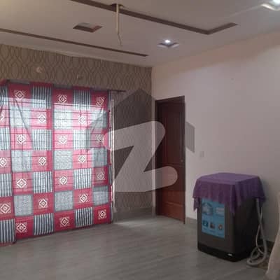 یو ای ٹی ہاؤسنگ سوسائٹی لاہور میں 3 کمروں کا 1 کنال بالائی پورشن 95.0 ہزار میں کرایہ پر دستیاب ہے۔