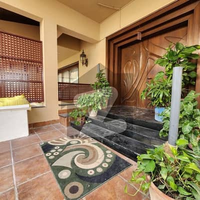 Prime Location House Of 1000 Square Yards In DHA Phase 8 For rent