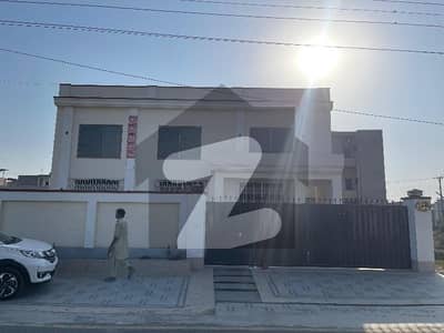 ایل ڈی اے ایوینیو لاہور میں 1 کنال Studio عمارت 3.5 لاکھ میں کرایہ پر دستیاب ہے۔