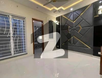بحریہ ٹاؤن سیکٹر سی بحریہ ٹاؤن,لاہور میں 3 کمروں کا 5 مرلہ مکان 2.0 کروڑ میں برائے فروخت۔