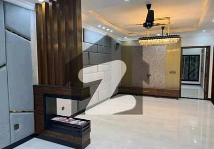 1 Kanal House available for sale in Bahria Town - Sector E, Lahore