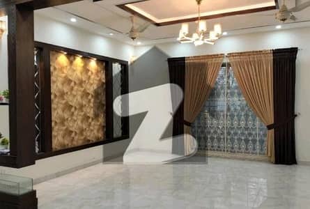بحریہ ٹاؤن سیکٹر سی بحریہ ٹاؤن,لاہور میں 5 کمروں کا 10 مرلہ مکان 3.2 کروڑ میں برائے فروخت۔