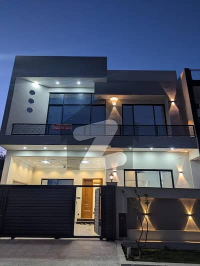 8 Marla Modern House In B17 Block E.