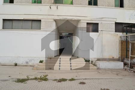 Main Cantt Daud Pota Road Office Building 5000 Square Feet, Ground Floor For Rent.