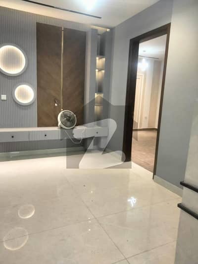 250, SQYARD GROUND FLOOR PORTION AVAILABLE BRAND NEW FOR SILENT COMMERCIAL OFFICE USED IT SOFTWARE HOUSE