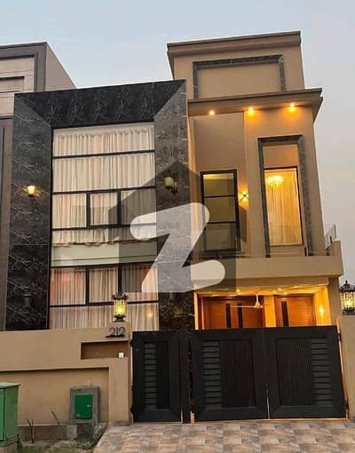 بحریہ ٹاؤن جناح بلاک بحریہ ٹاؤن سیکٹر ای,بحریہ ٹاؤن,لاہور میں 3 کمروں کا 5 مرلہ مکان 80.0 ہزار میں کرایہ پر دستیاب ہے۔
