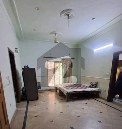 Ready To Rent A Lower Portion 10 Marla In Allama Iqbal Town - Umar Block Lahore