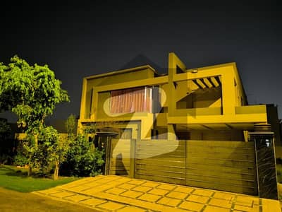الجلیل گارڈن لاہور میں 6 کمروں کا 1 کنال مکان 5.6 کروڑ میں برائے فروخت۔