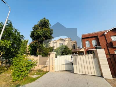 10 Marla House Near To Park Available For Rent In Lake City