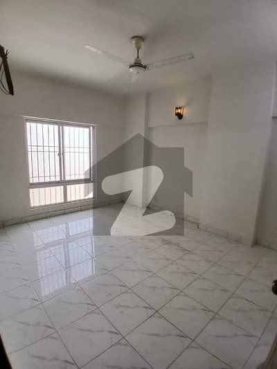 ڈیفینس ویو سوسائٹی کراچی میں 3 کمروں کا 8 مرلہ فلیٹ 3.6 کروڑ میں برائے فروخت۔