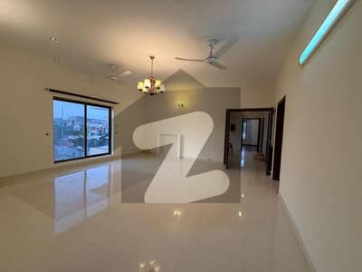 10 Marla House Available For Rent In Phase 5 Facing Park