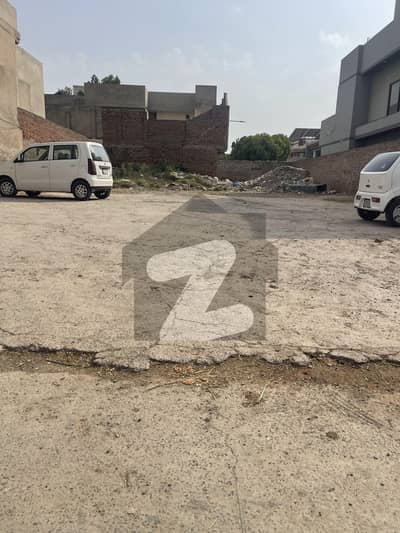 سوساں روڈ فیصل آباد میں 18 مرلہ رہائشی پلاٹ 4.07 کروڑ میں برائے فروخت۔