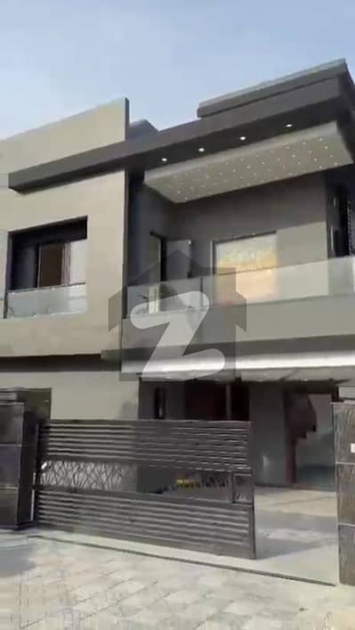 بحریہ ٹاؤن فیز 8 ۔ سیکٹر ایف - 1 بحریہ ٹاؤن فیز 8,بحریہ ٹاؤن راولپنڈی,راولپنڈی میں 5 کمروں کا 10 مرلہ مکان 4.1 کروڑ میں برائے فروخت۔