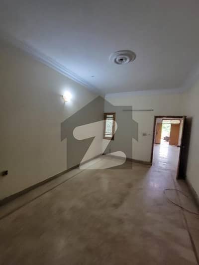 Portion For Rent In Gulshan-E-Iqbal, Block-4 Near Hajji Rang Ilahi Hospital