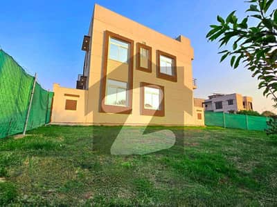 بحریہ ٹاؤن فیز 8 بحریہ ٹاؤن راولپنڈی,راولپنڈی میں 4 کمروں کا 12 مرلہ مکان 2.7 کروڑ میں برائے فروخت۔