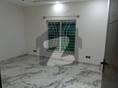 سوان گارڈن اسلام آباد میں 4 کمروں کا 1 کنال بالائی پورشن 90.0 ہزار میں کرایہ پر دستیاب ہے۔