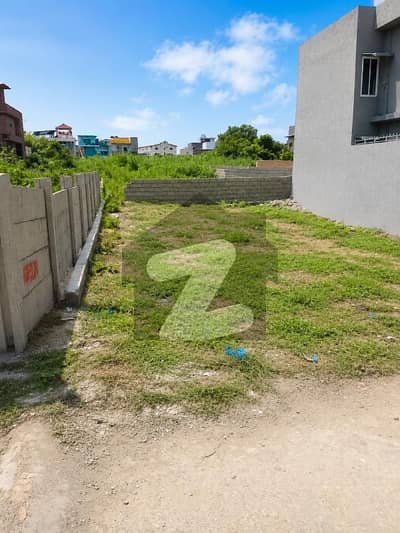 Golden Opportunity 10 Marla Prime Plot for Sale!