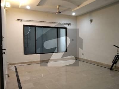 ای ۔ 11/4 ای ۔ 11,اسلام آباد میں 2 کمروں کا 10 مرلہ زیریں پورشن 75.0 ہزار میں کرایہ پر دستیاب ہے۔