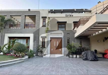 ڈی ایچ اے فیز 6 ڈی ایچ اے ڈیفینس,کراچی میں 7 کمروں کا 4 کنال مکان 35.0 لاکھ میں کرایہ پر دستیاب ہے۔