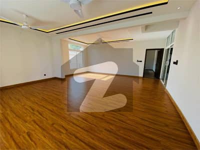 ایف ۔ 8 اسلام آباد میں 6 کمروں کا 3 کنال مکان 70.0 کروڑ میں برائے فروخت۔