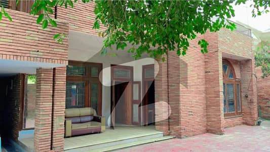 Prime Location House 20 Marla For Rent In Madina Town Prime Location House 20 Marla For Rent In Madina Town