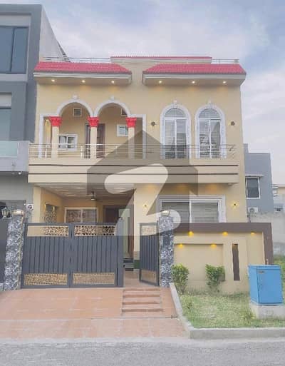 سٹی ہاؤسنگ سوسائٹی گوجرانوالہ میں 4 کمروں کا 5 مرلہ مکان 1.75 کروڑ میں برائے فروخت۔