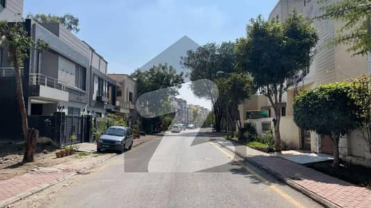 BUILDER LOCATION PLOT NO 286 FOR SALE IN NARGIS BLOCK.
