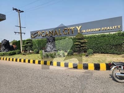 کینال سٹی ہاؤسنگ سوسائٹی وزیر آباد روڈ,سیالکوٹ میں 5 مرلہ رہائشی پلاٹ 42.0 لاکھ میں برائے فروخت۔ کینال سٹی ہاؤسنگ سوسائٹی وزیر آباد روڈ,سیالکوٹ میں 5 مرلہ رہائشی پلاٹ 42.0 لاکھ میں برائے فروخت۔
